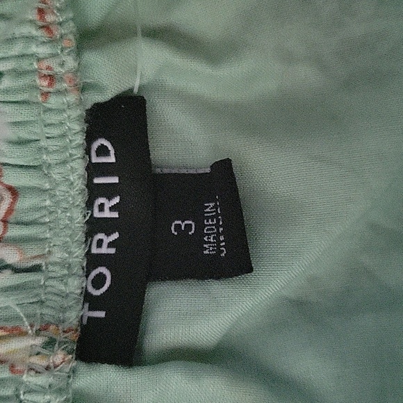 Torrid Size 3 Cotton Blouson Floral Smocked Top - Picture 6 of 6